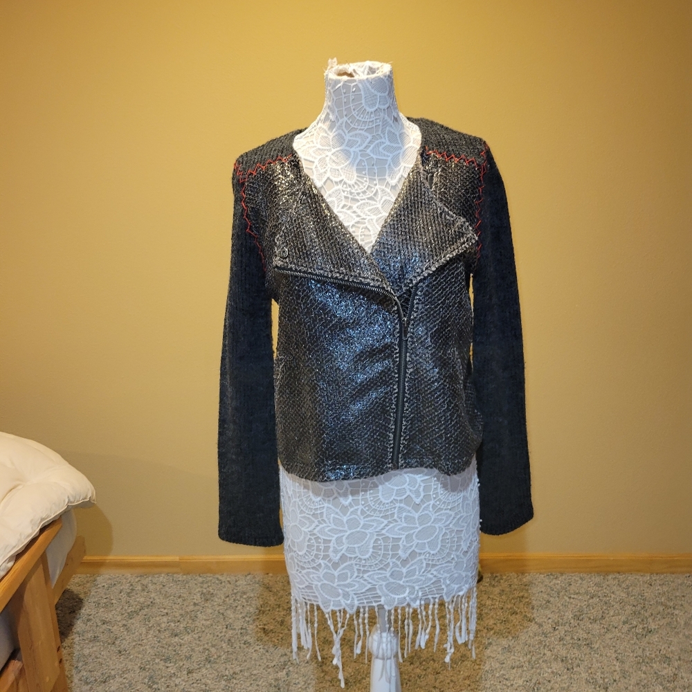 Hem & Thread unique zip up sweater